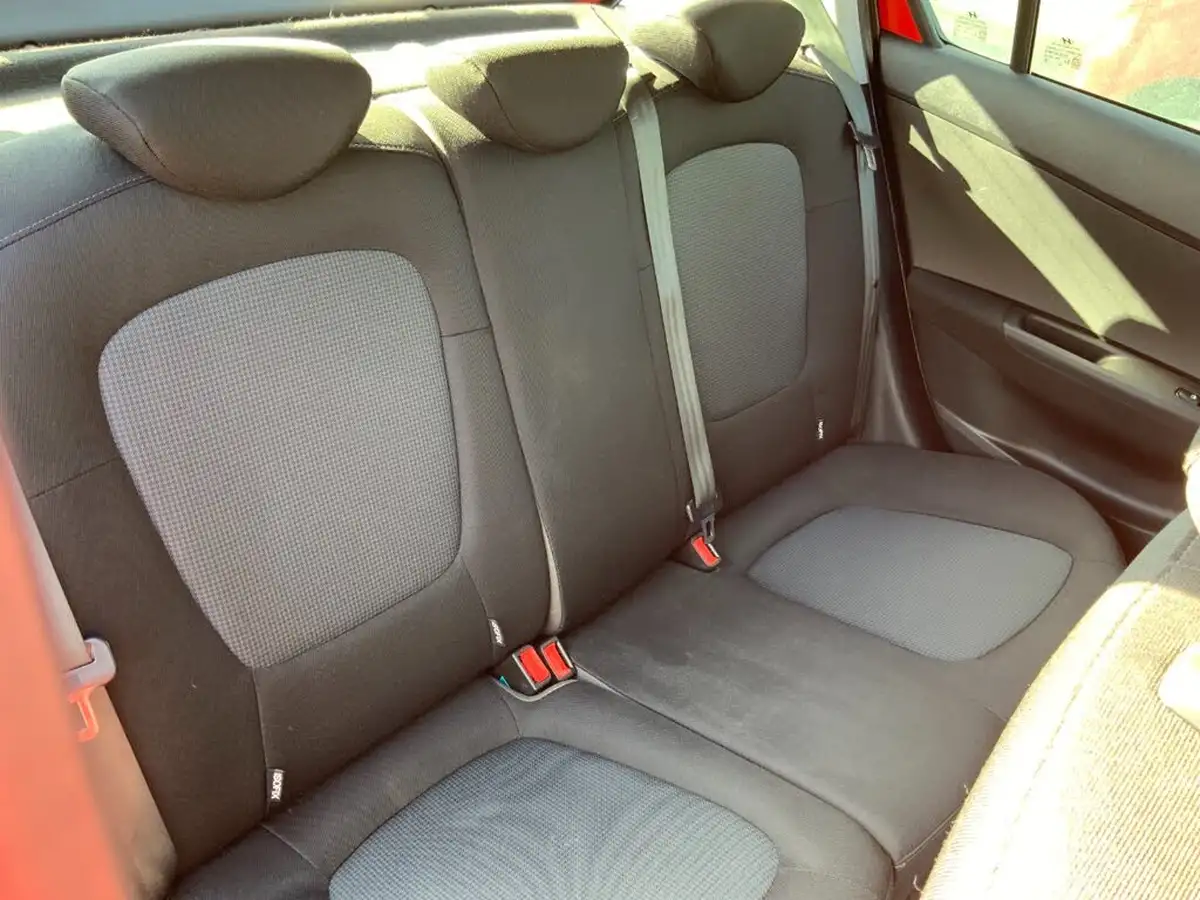 2014-hyundai-i20-12-active-5d-big-19