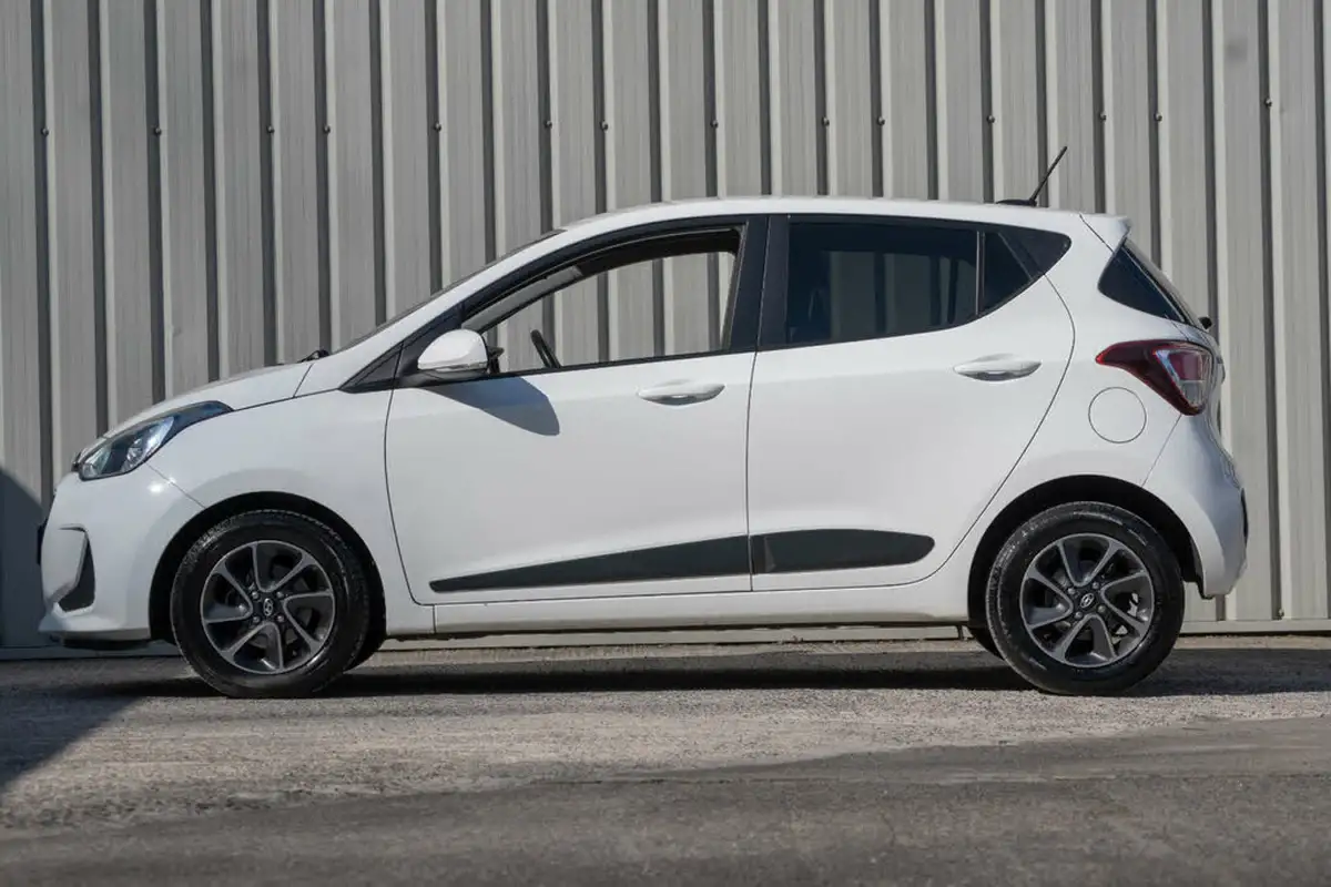 2017-hyundai-i10-12-premium-big-34