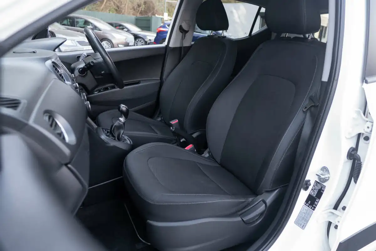 2017-hyundai-i10-12-premium-big-6