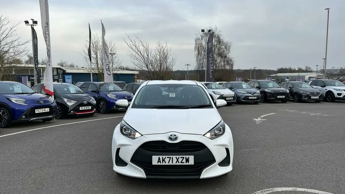 2022-toyota-yaris-15-vvt-i-icon-big-14