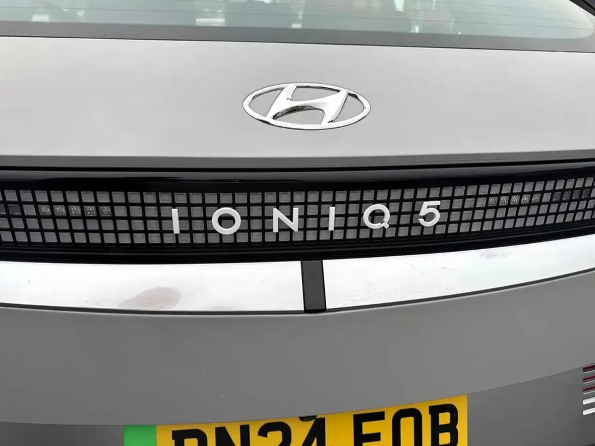 2024-hyundai-ioniq-5-e-premium-325ps-77kwh-awd-big-18