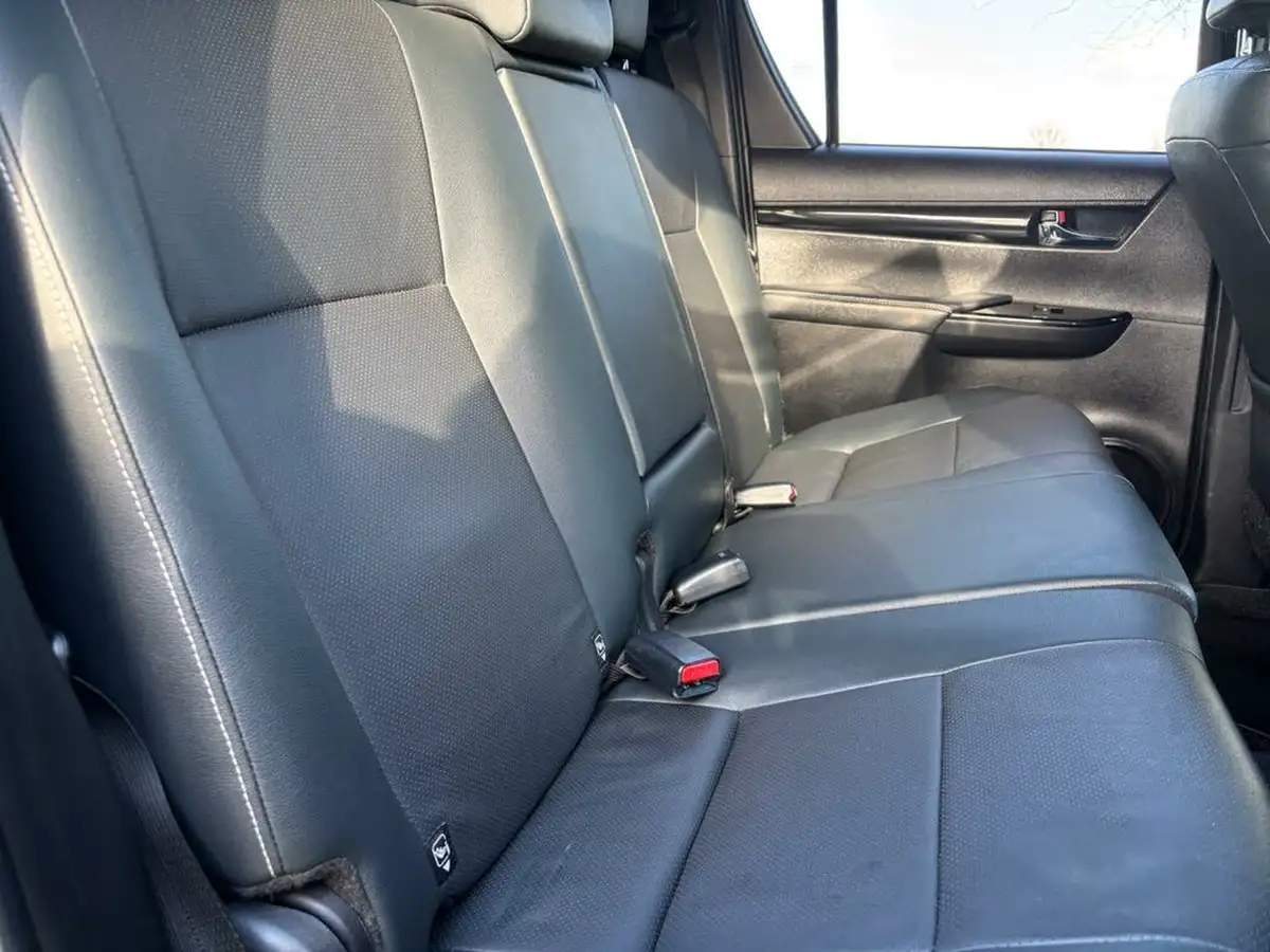 2019-toyota-hi-lux-24d-4d-invincible-x-150hpeu6dt-e-32t-auto-big-13