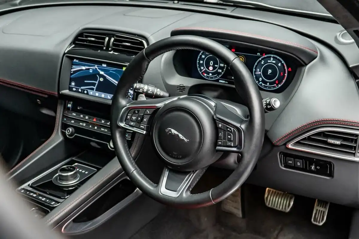 2019-jaguar-f-pace-20-i4d-chequered-flag-180ps-big-22