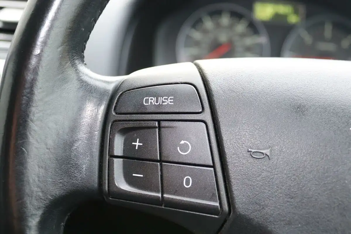 2010-volvo-v50-16td-drive-se-lux-115bhp-big-10