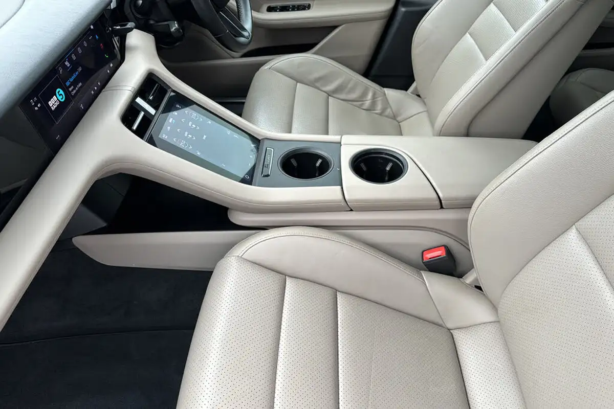 2021-porsche-taycan-e-4s-571ps-performance-battery-plus-big-47