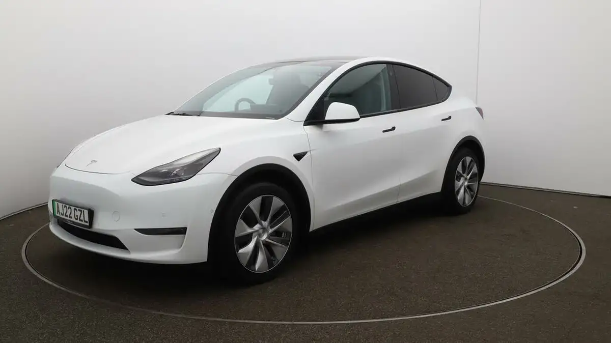 2022-tesla-model-y-e-long-range-big-61