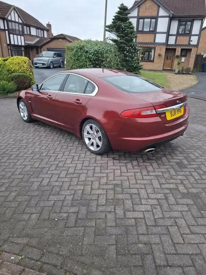 2011-jaguar-xf-30td-luxury-237bhp-big-4