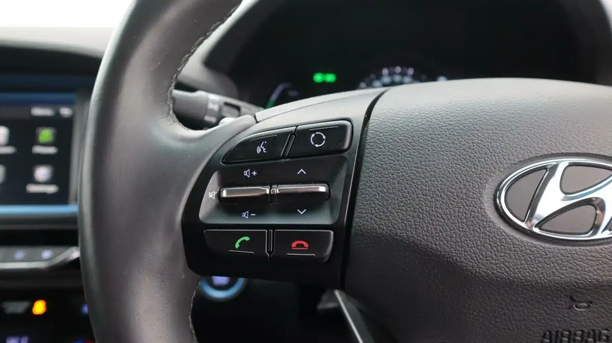 2019-hyundai-ioniq-16-gdi-premium-se-hybrid-big-24