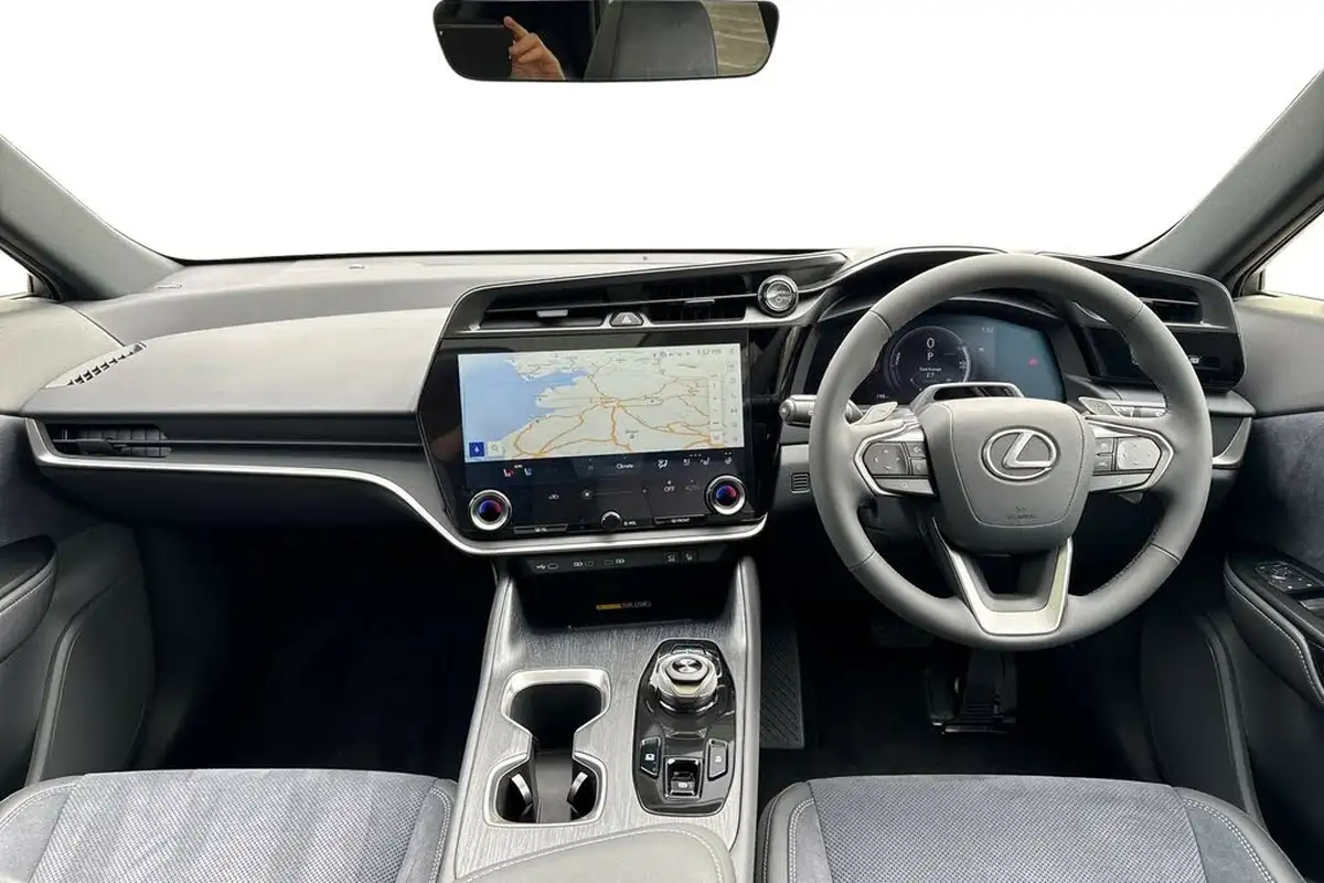 2025-lexus-rz-450e-e-takumi-bi-tone-finish-big-11