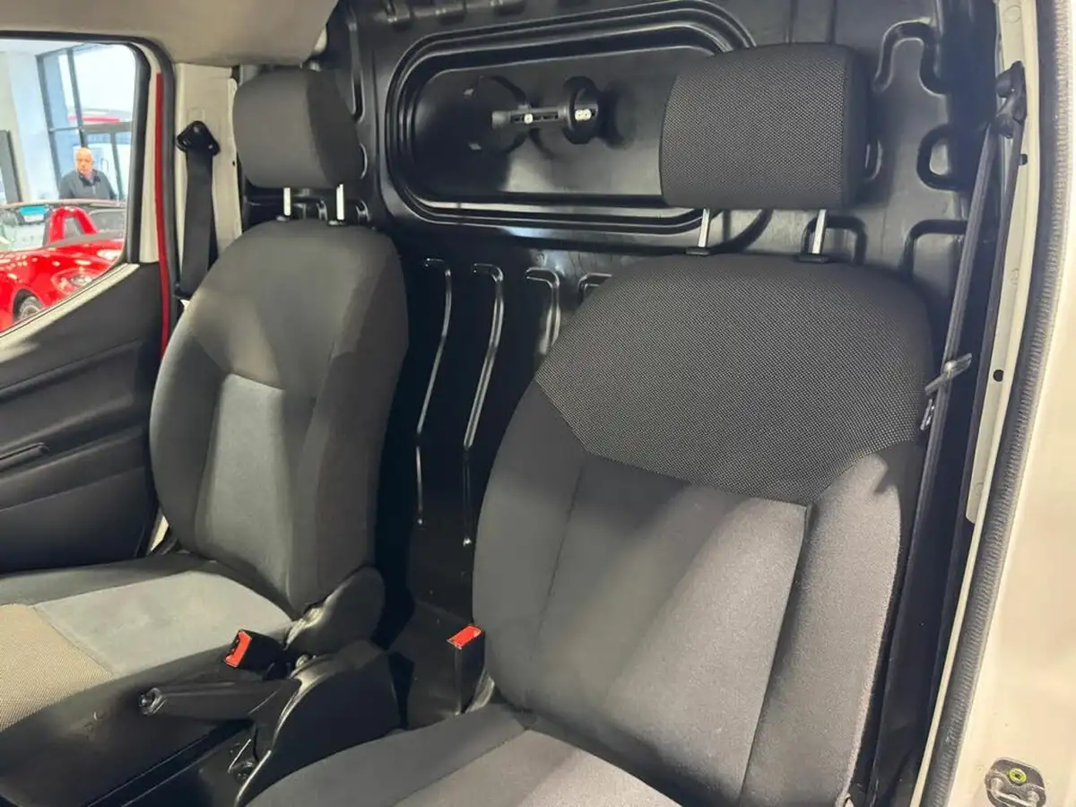 2019-nissan-nv200-15td-acenta-89bhp-crewcab-van-big-21