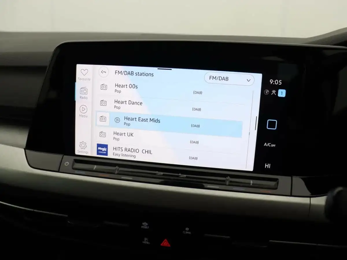 2021-volkswagen-golf-10-tsi-life-hatchback-big-34