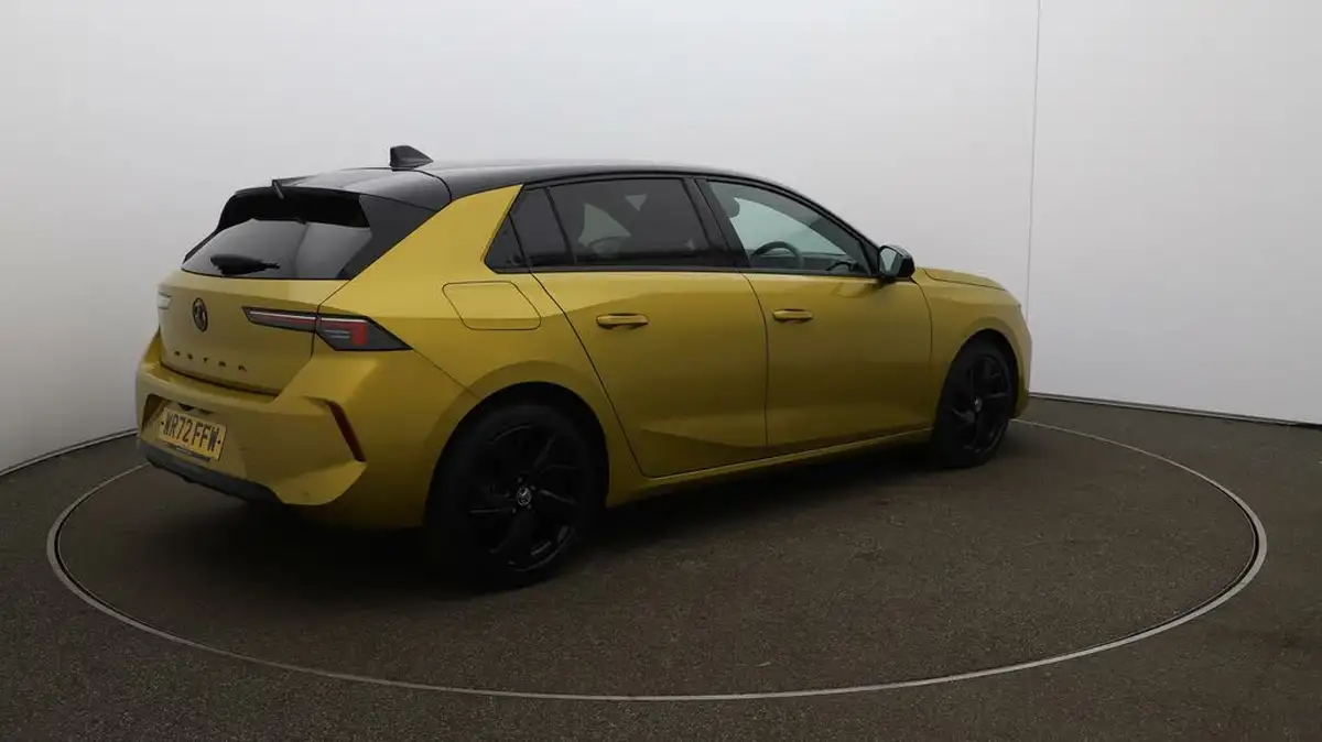 2022-vauxhall-astra-12-turbo-gs-line-hatchback-big-49