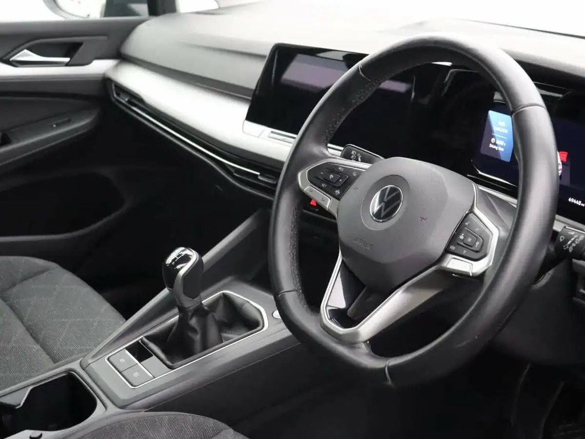 2021-volkswagen-golf-10-tsi-life-hatchback-big-6
