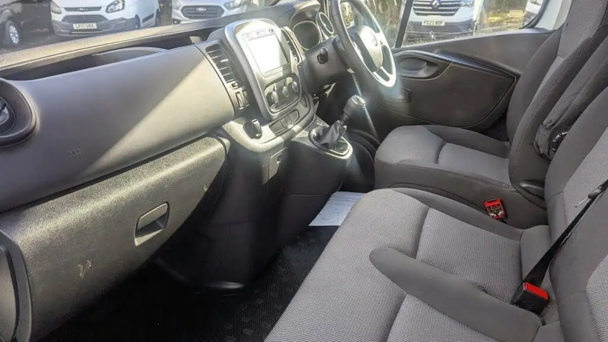 2021-renault-trafic-20dci-sl30-130-business-big-11