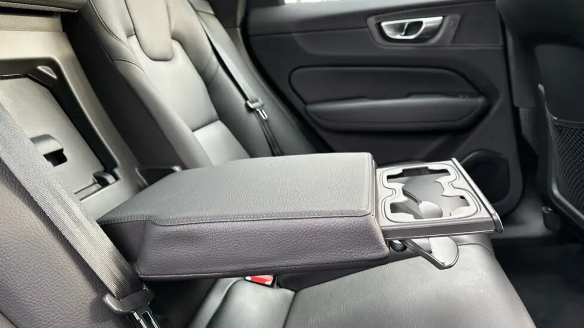 2024-volvo-xc60-20-b5-core-big-25