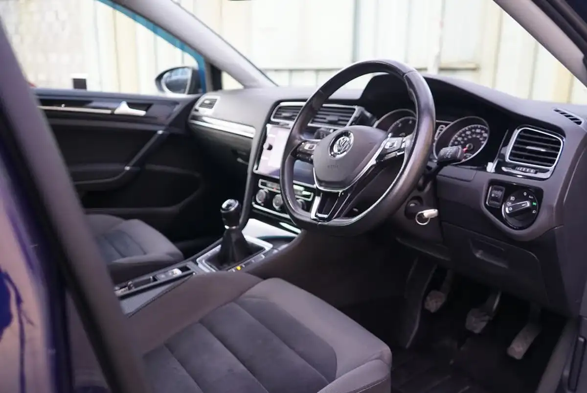 2017-volkswagen-golf-16tdi-gt-ss-hatchback-5d-big-44