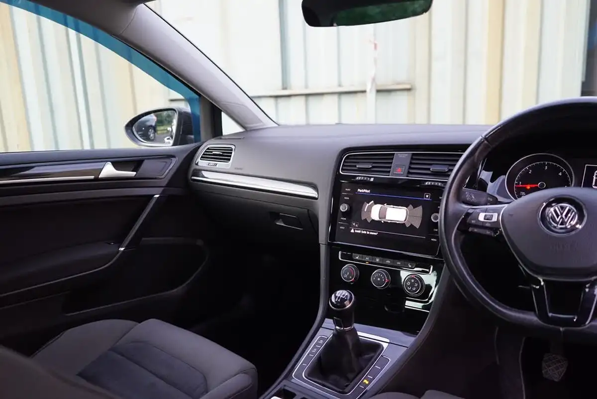 2017-volkswagen-golf-16tdi-gt-ss-hatchback-5d-big-68