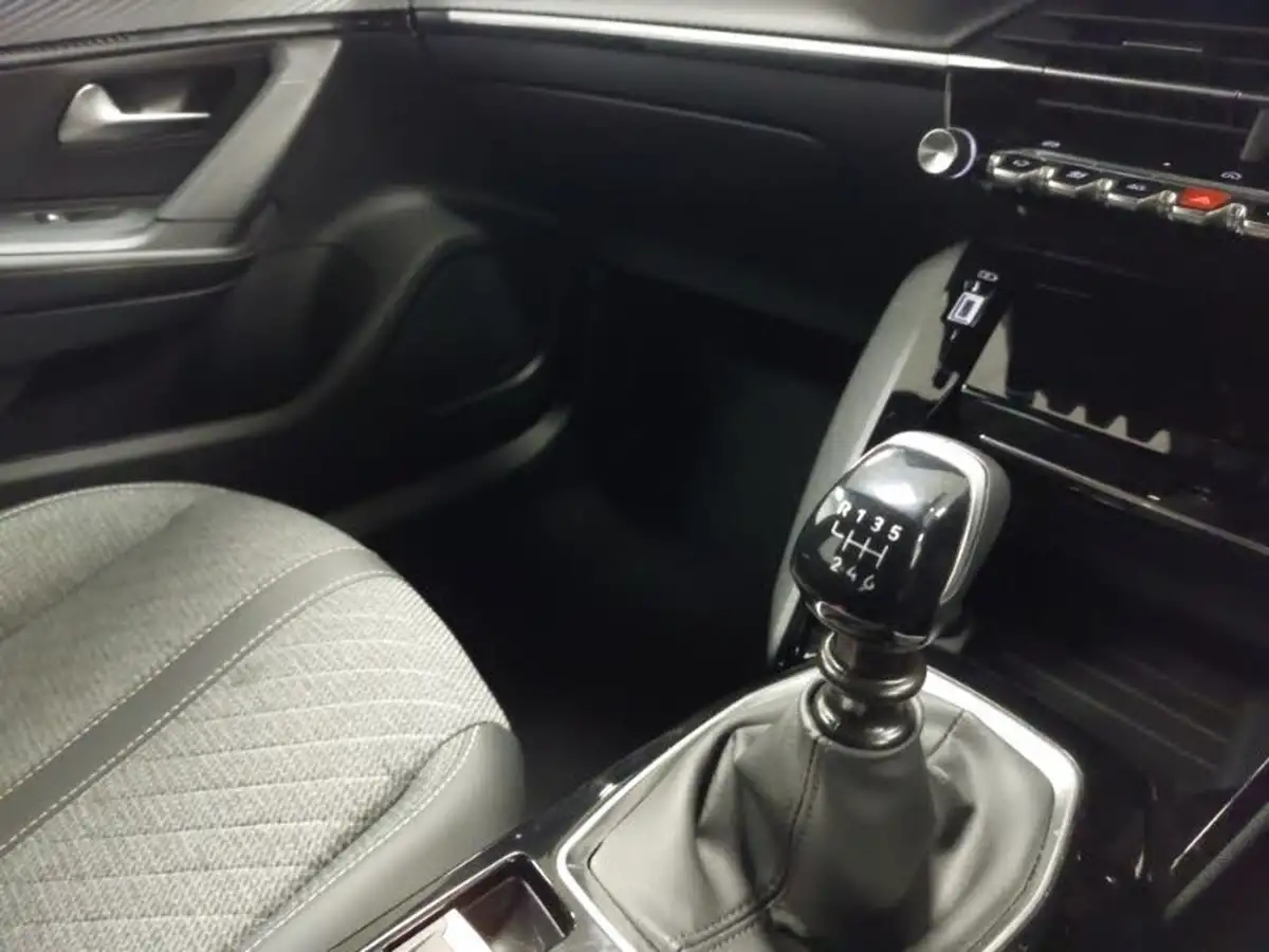 2024-peugeot-2008-suv-12-puretech-allure-130ps-big-17