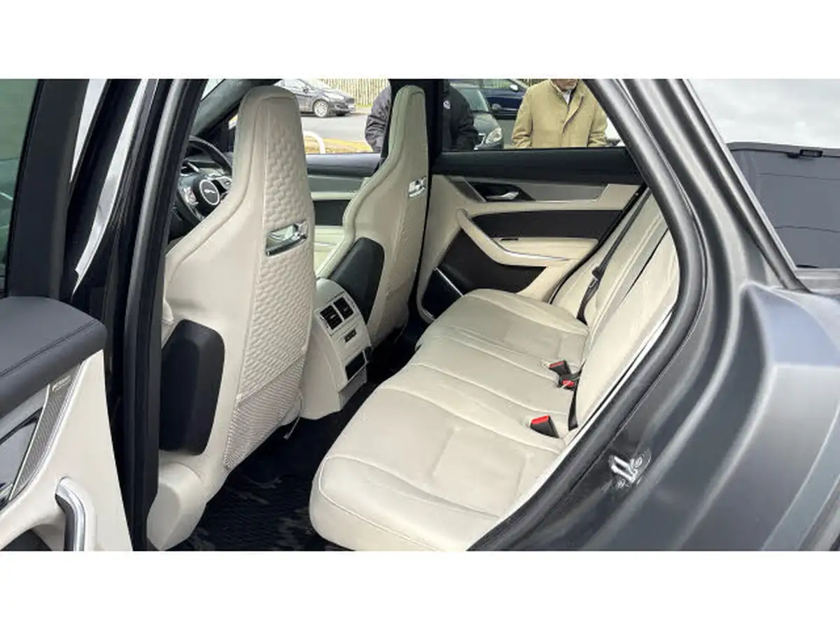 2022-jaguar-f-pace-50-v8-p550-svr-big-15