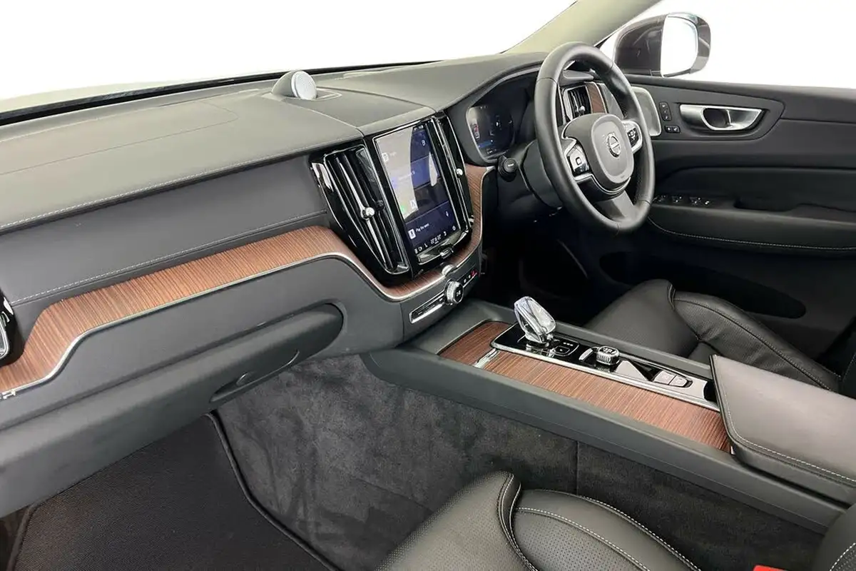 2023-volvo-xc60-20-t8-ultimate-bright-big-1