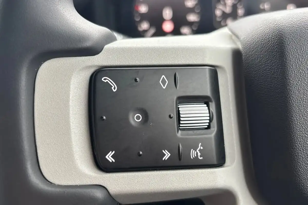 2023-land-rover-90-defender-30-d250-x-dynamic-se-big-31