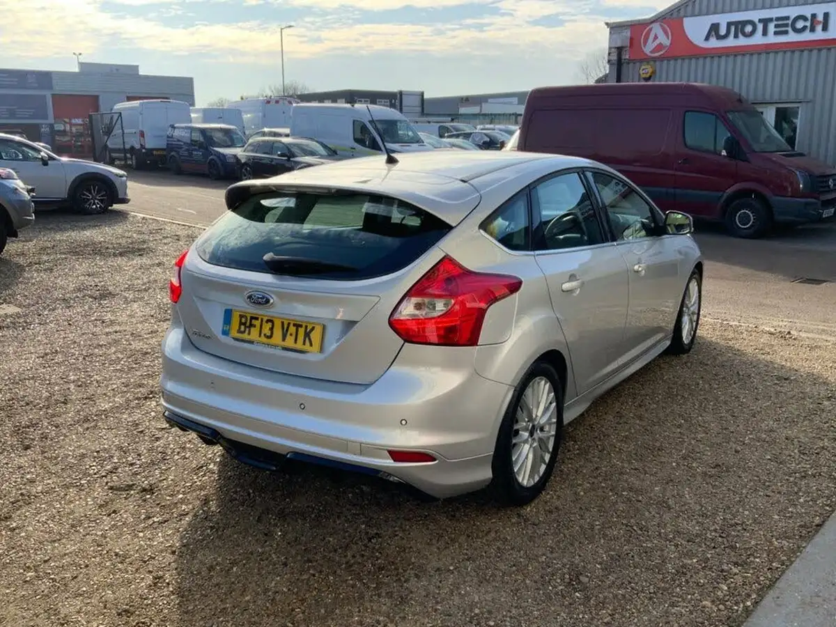 2013-ford-focus-16-zetec-s-ti-vct-125ps-hatchback-powershift-big-13