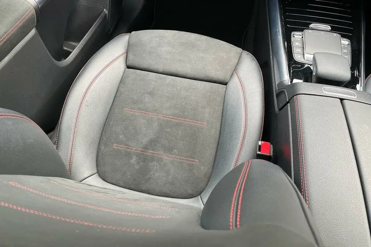 2021-mercedes-benz-gla-class-13-gla-200-amg-line-executive-big-33