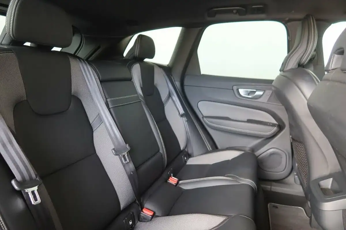 2021-volvo-xc60-20-b5-r-design-big-13