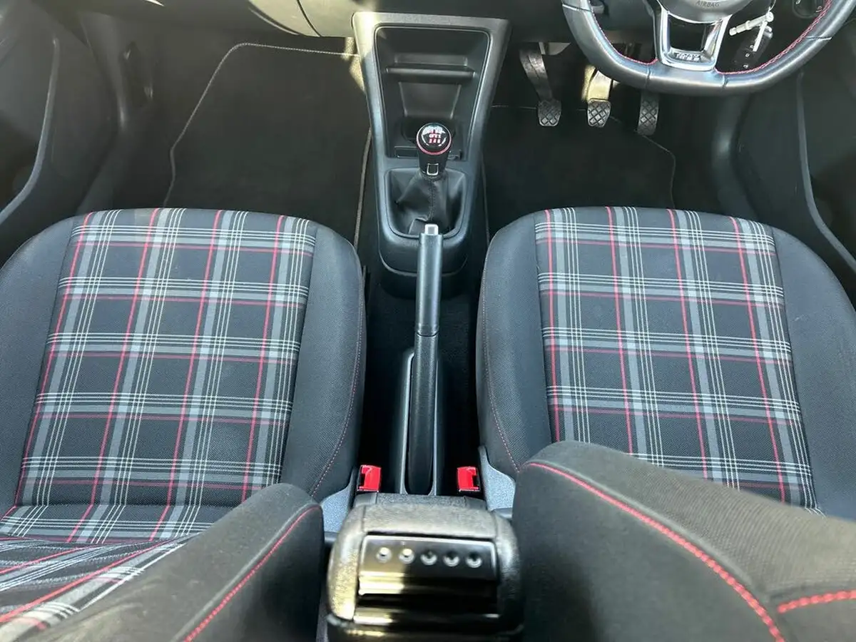 2022-volkswagen-up-10-gti-5d-big-39