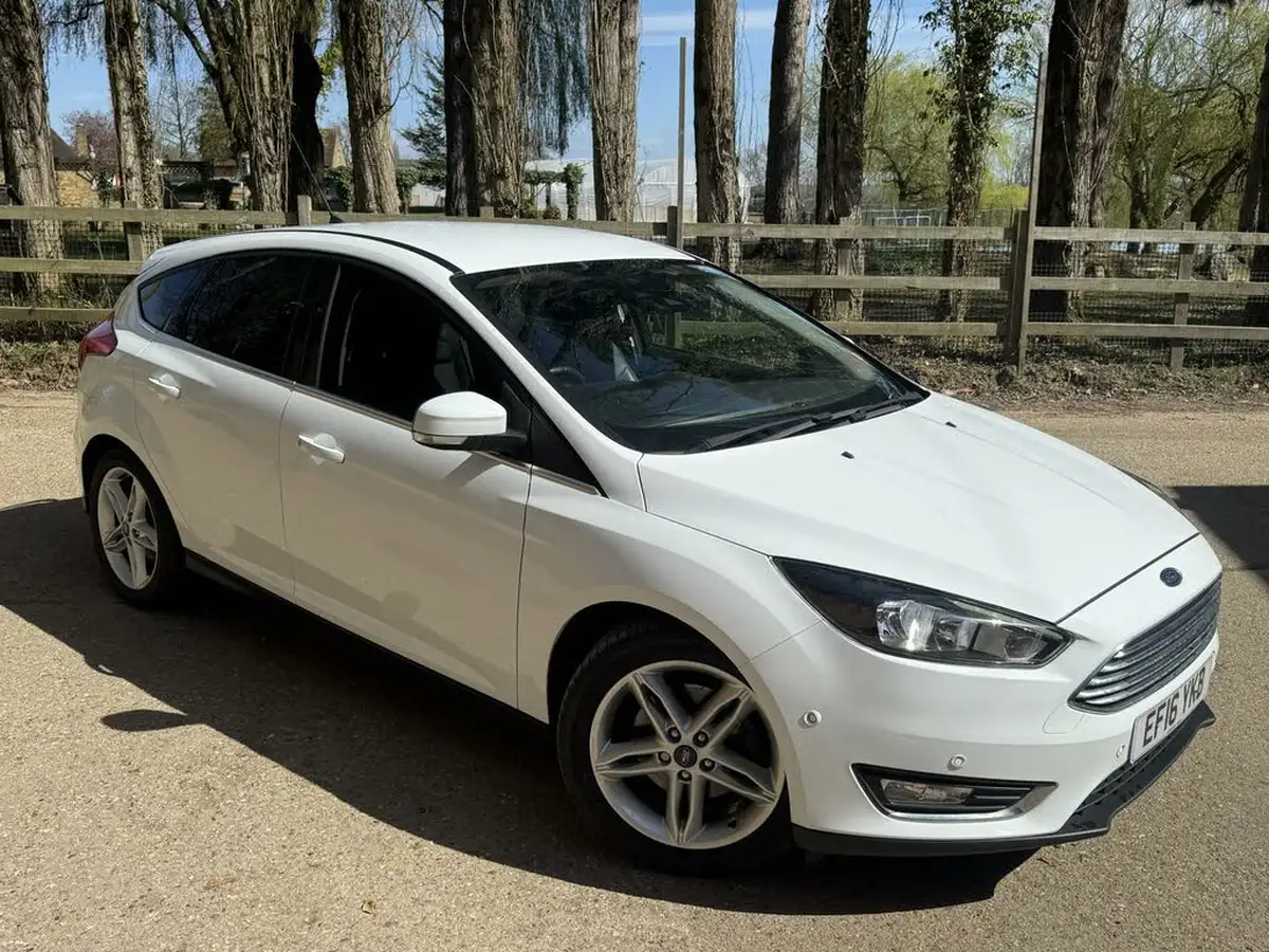2016-ford-focus-15t-titanium-hatchback-big-6