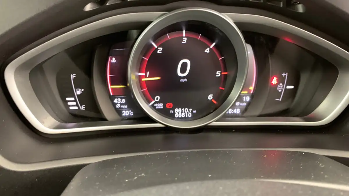 2017-volvo-v40-20td-d2-r-design-pro-big-9