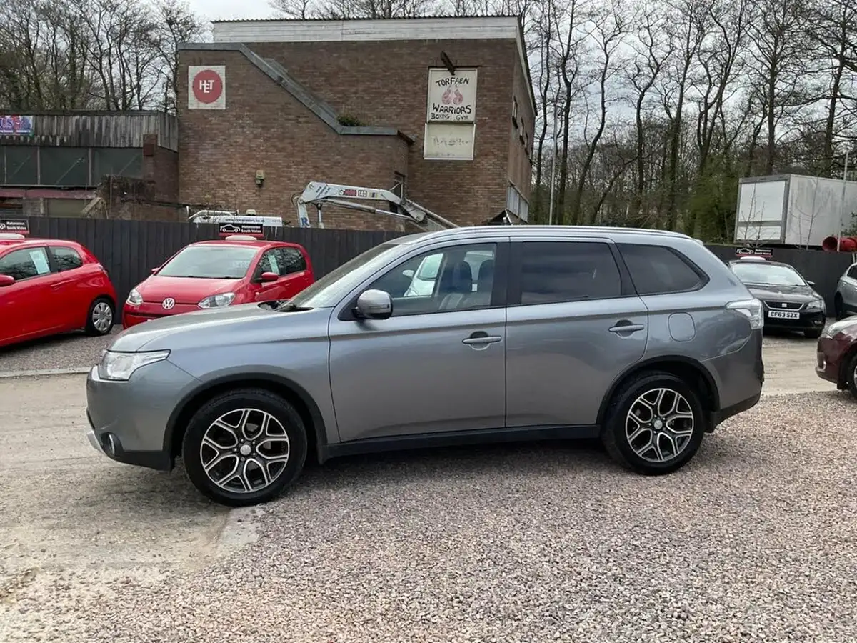 2016-mitsubishi-outlander-22di-d-gx3-leather7st-big-77