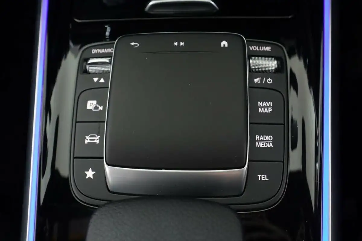 2022-mercedes-benz-glb-class-13-glb200-amg-line-premium-7g-tronic-big-23
