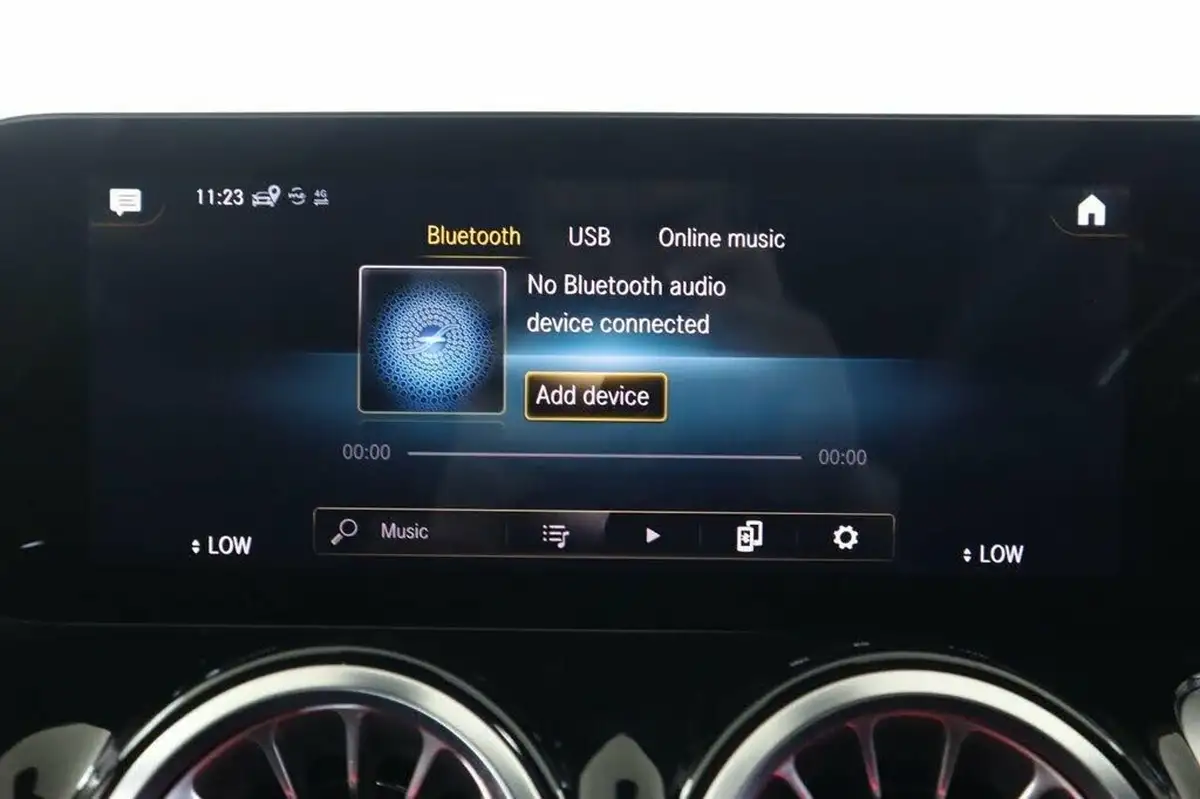 2022-mercedes-benz-glb-class-13-glb200-amg-line-premium-7g-tronic-big-47