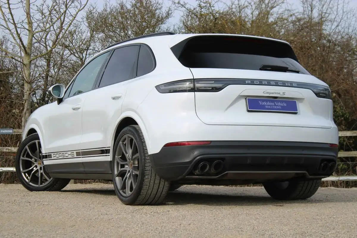 2019-porsche-cayenne-30-v6-s-big-2