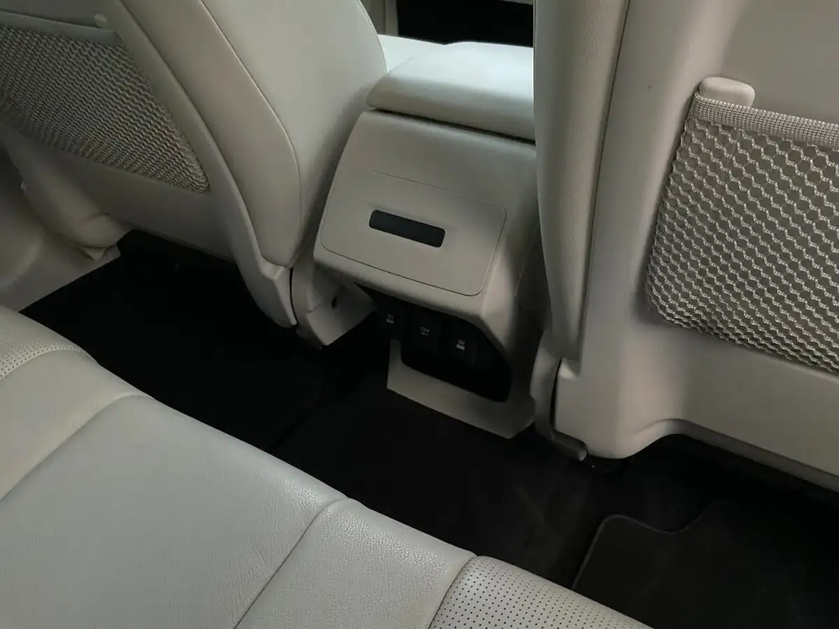 2019-jaguar-i-pace-ev400-se-big-23