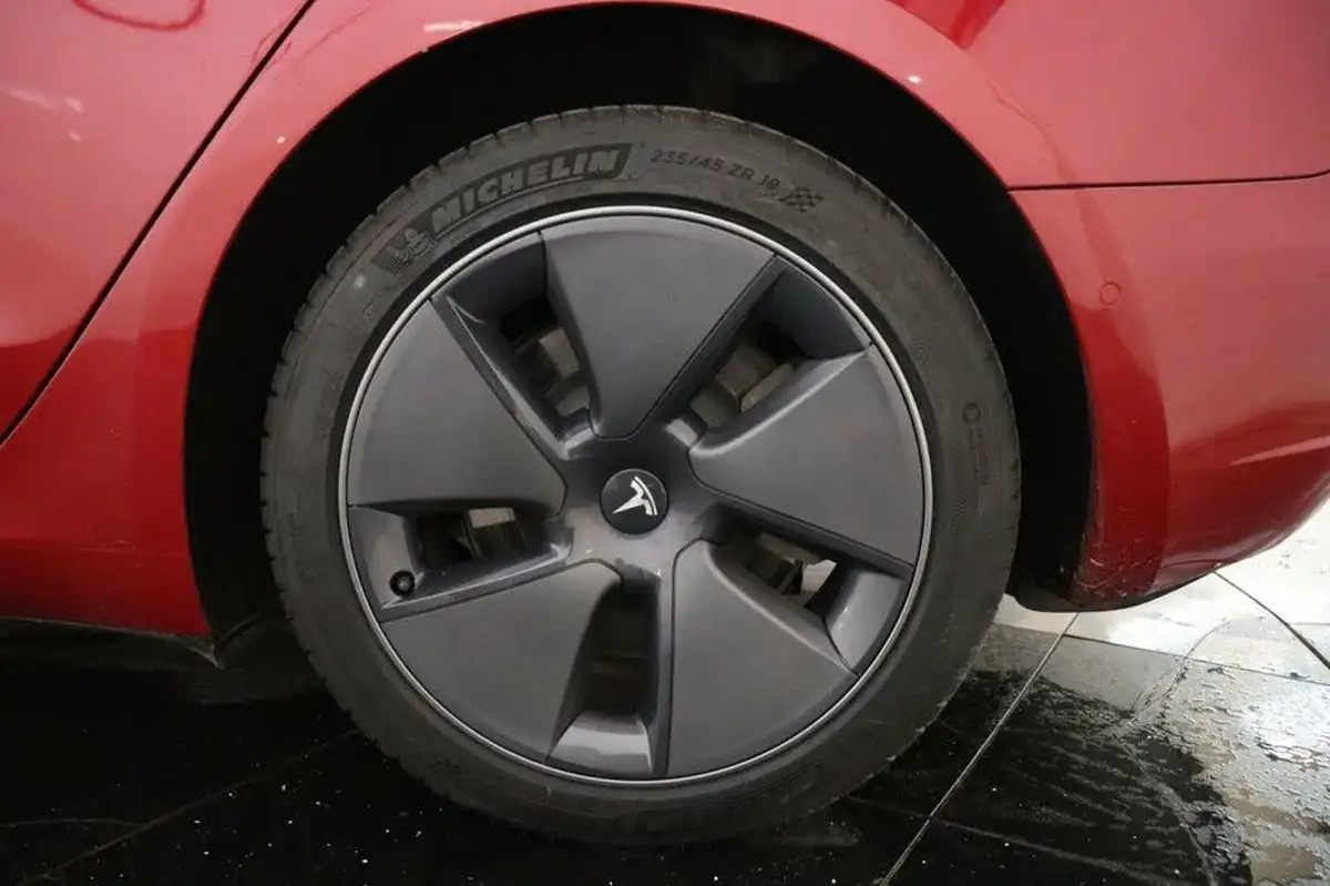 2021-tesla-model-3-e-long-range-awd-big-32