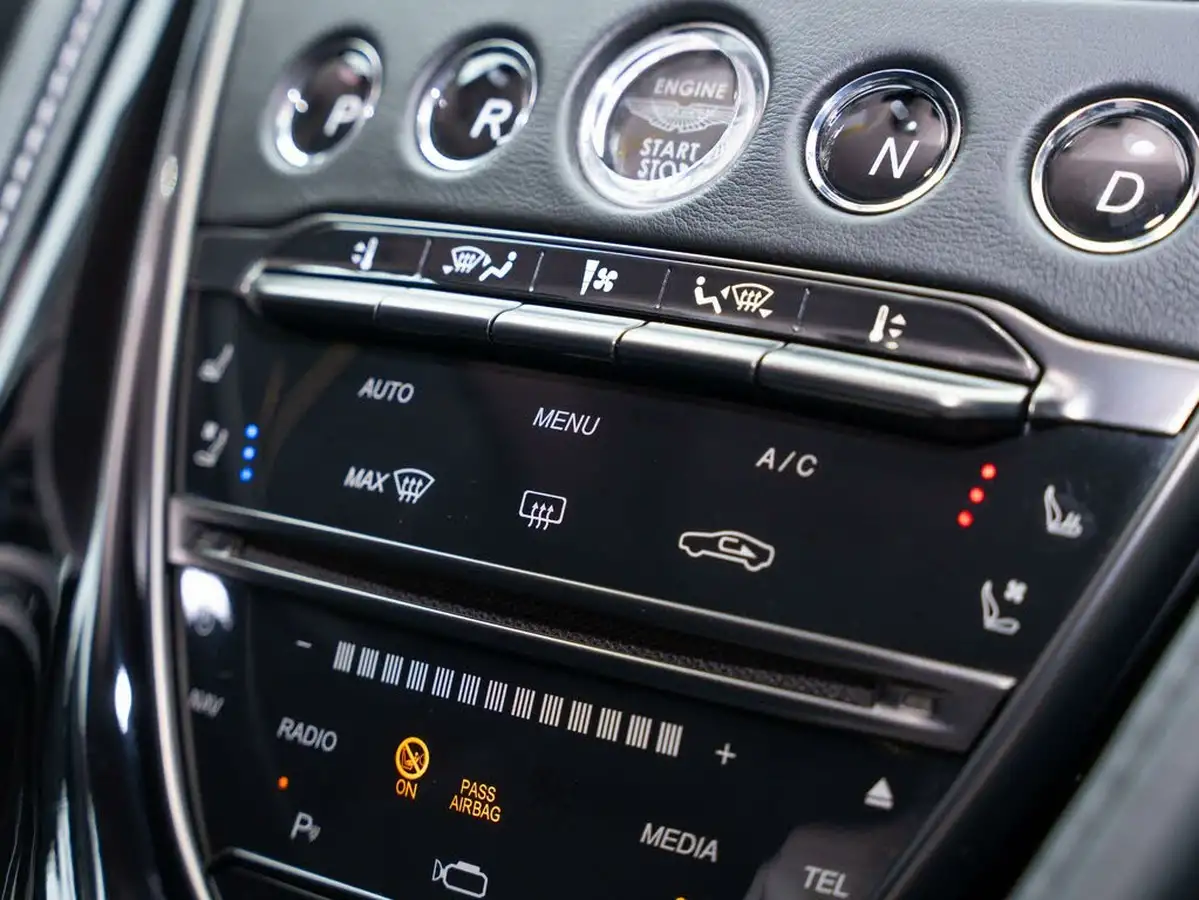 2019-aston-martin-db11-40-v8-big-7