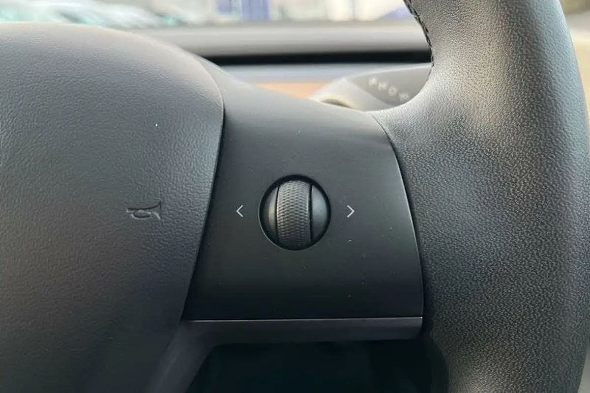 2020-tesla-model-3-e-long-range-big-34