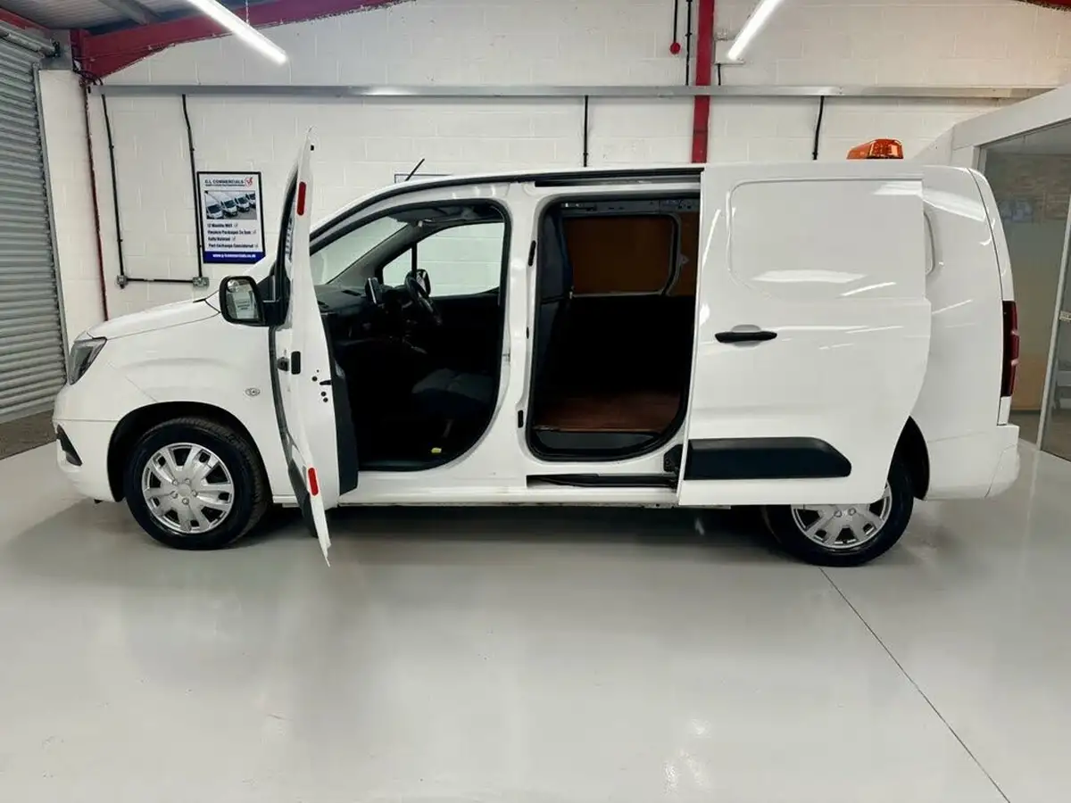 2022-vauxhall-combo-15cdti-sportive-2300-100pseu6d-l2h1-big-1