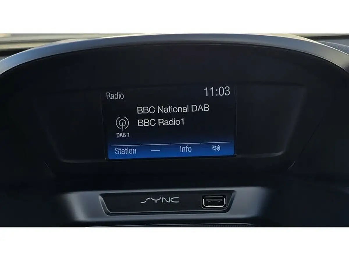 2016-ford-kuga-15tdci-zetec-big-18