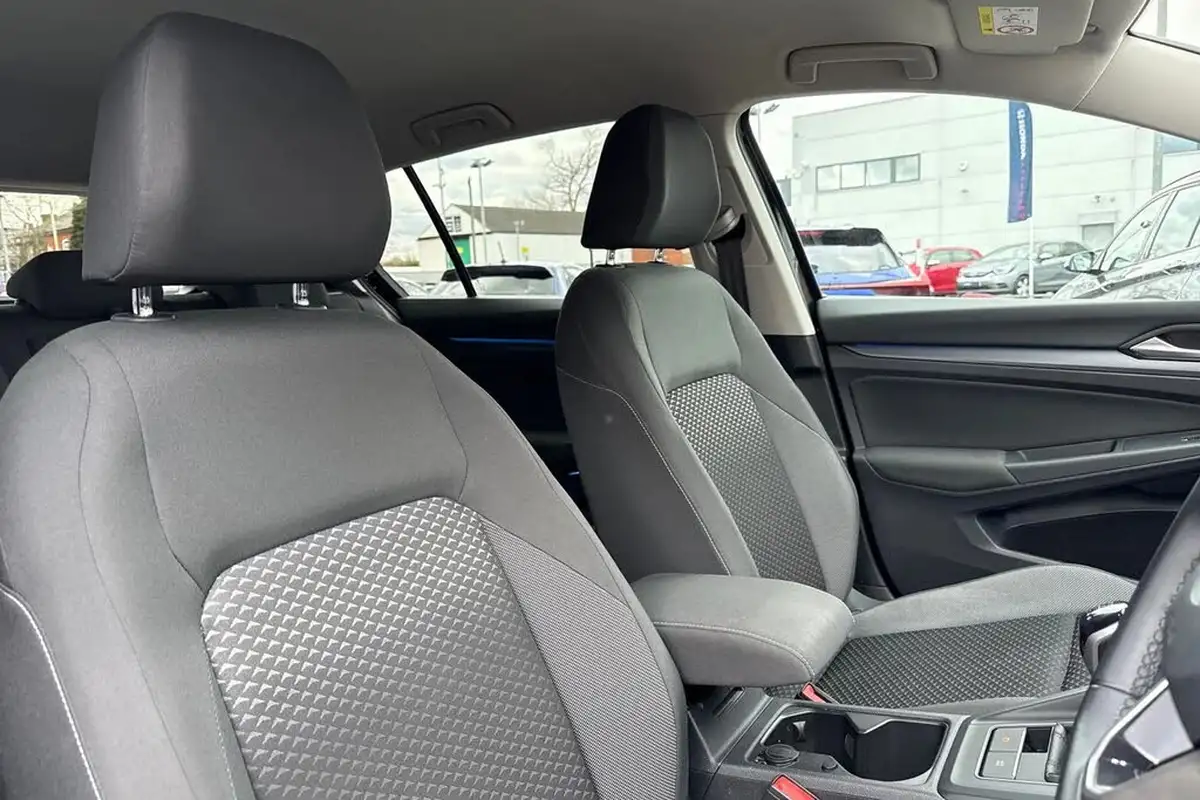 2022-volkswagen-golf-15-tsi-active-150ps-big-20