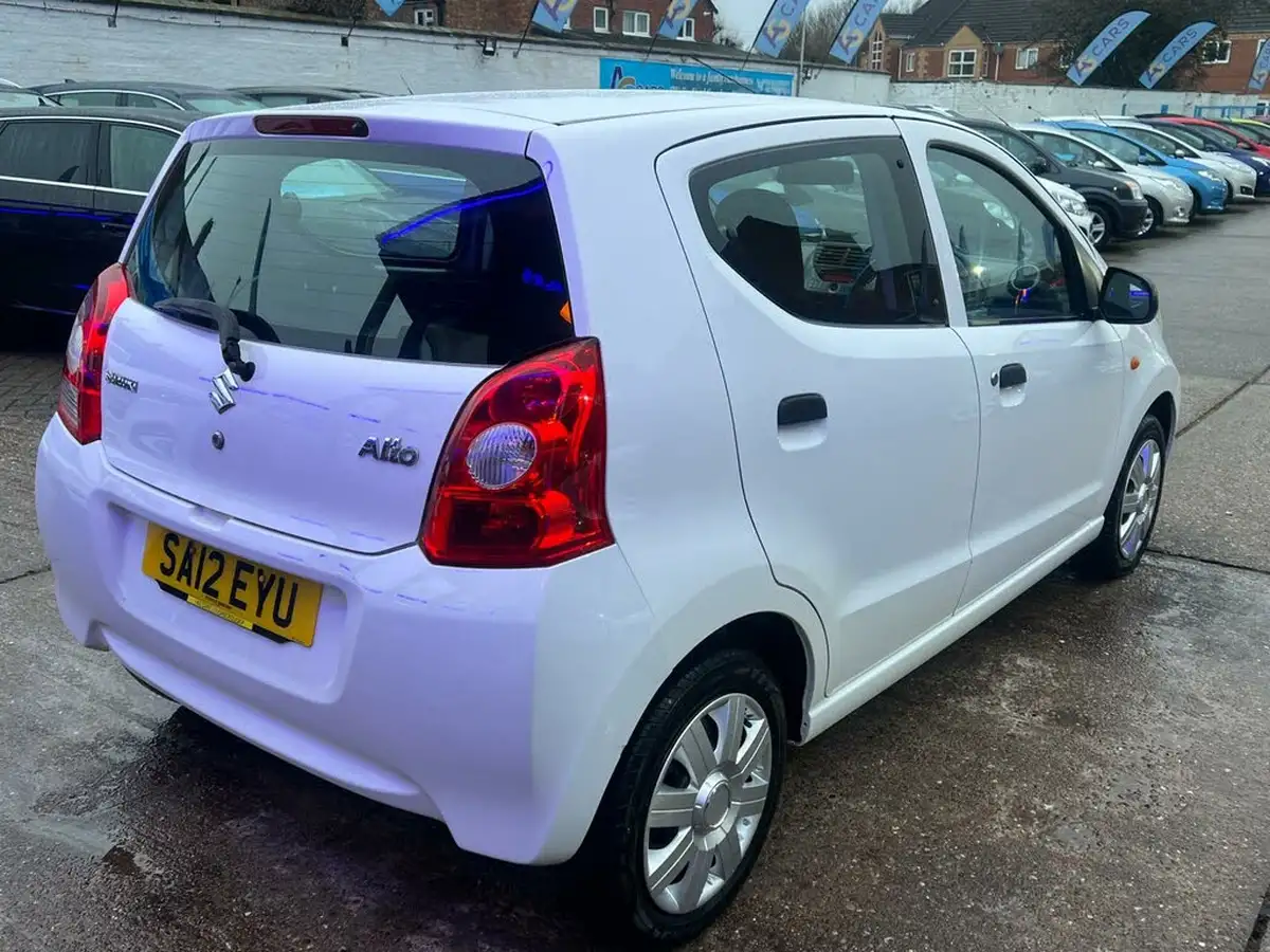 2012-suzuki-alto-10-sz3-big-8