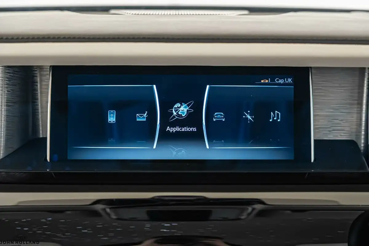 2019-rolls-royce-phantom-67-big-48
