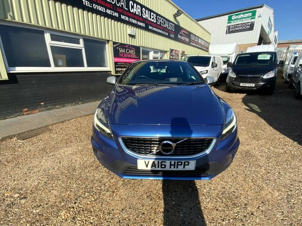 2016-volvo-v40-15-r-design-t2-122bhp-big-2