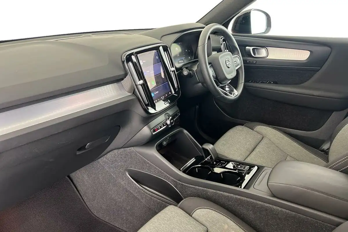 2023-volvo-xc40-20-b3-plus-big-1