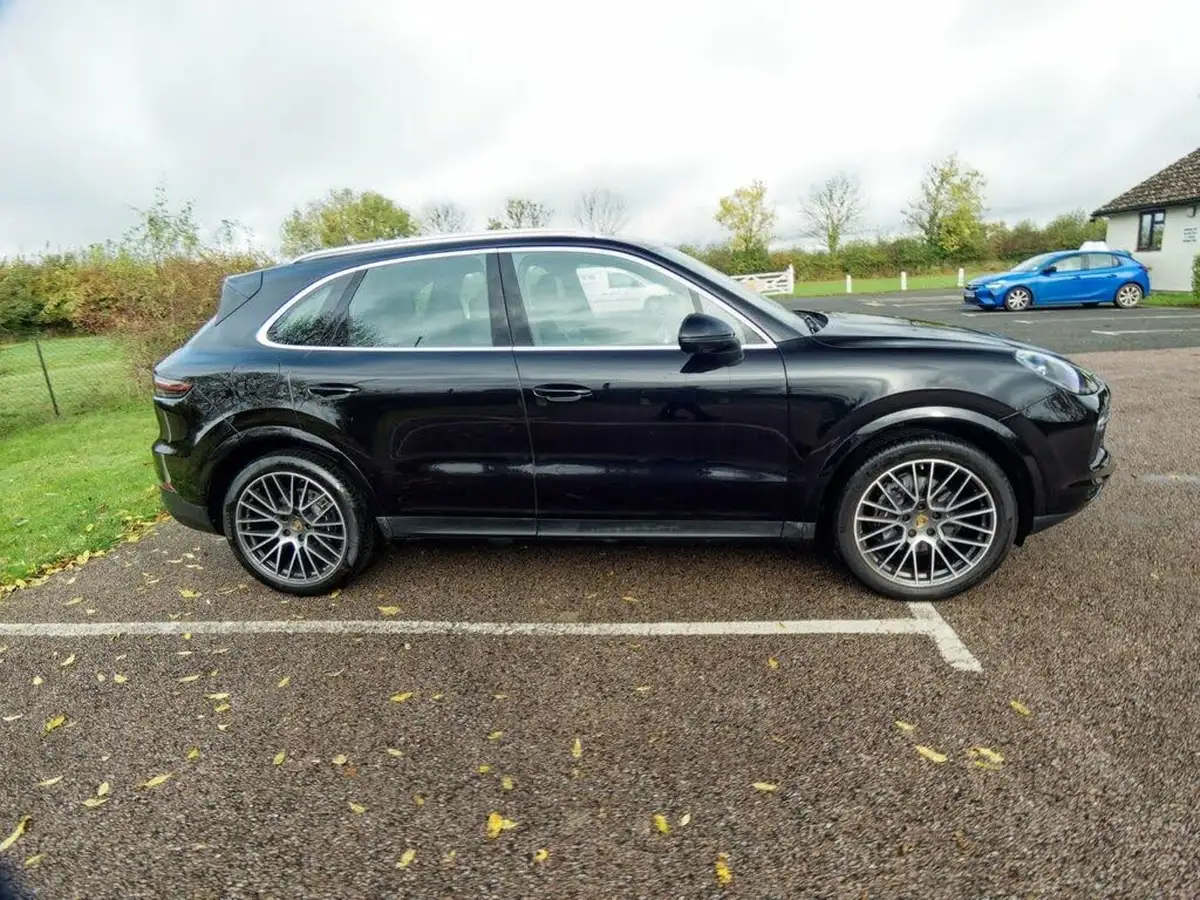 2018-porsche-cayenne-30-v6-big-21