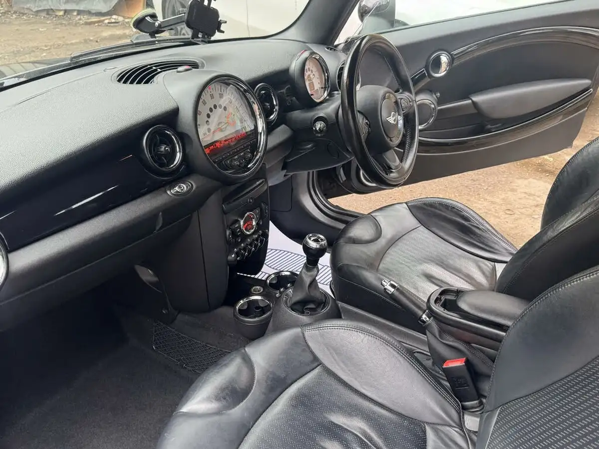 2011-mini-cooper-16-cooper-s-convertible-2d-big-33