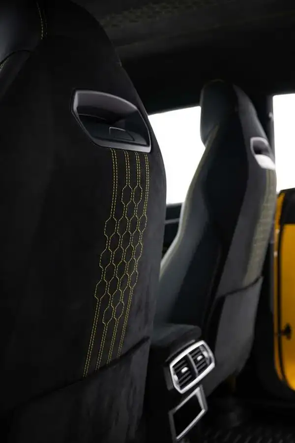2023-lamborghini-urus-40-no-trim-big-17