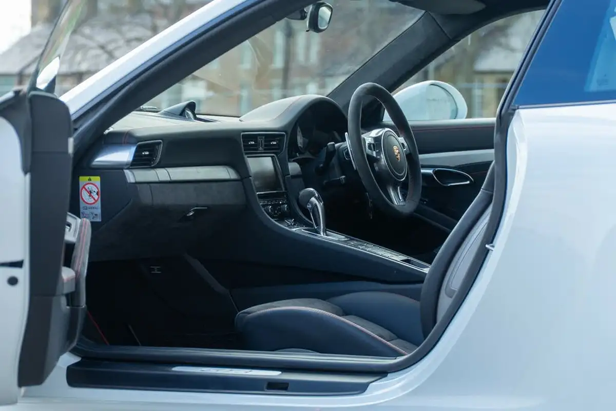 2014-porsche-911-38-gt3-big-32